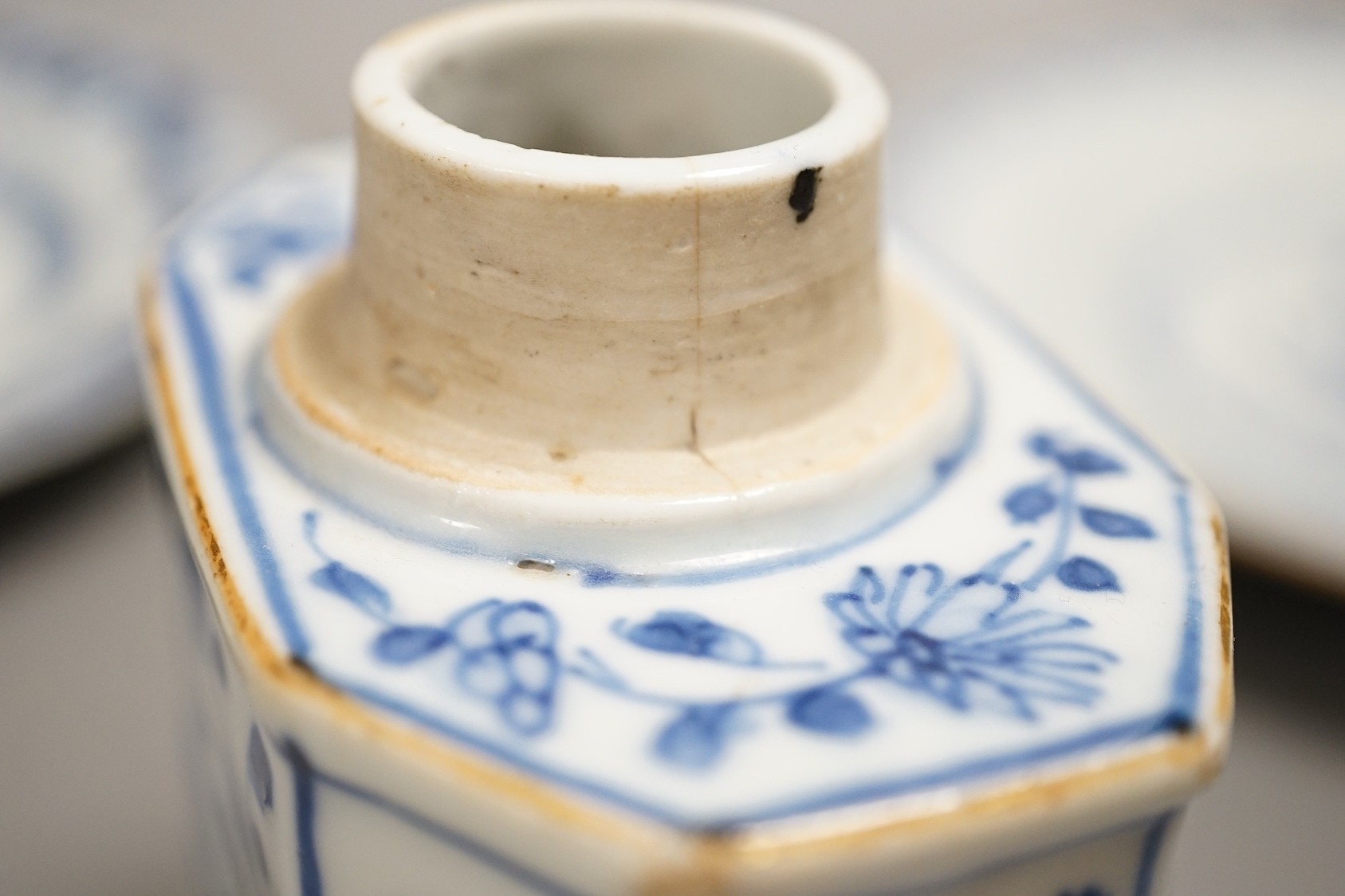 An 18th-century Chinese export blue and white tea caddy and three similar plates, 24cm diameter